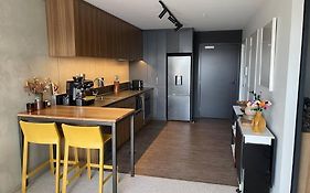 Modern Two Bedroom Apartment With Free Parking